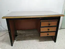 Meja Tulis Minimalis