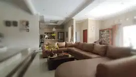 Di jual rumah komersil di pinggir jalan raya ciater BSD Tangerang