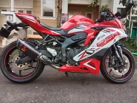 Dijual Kawasaki Ninja ZX25r 2021 red