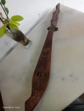 Gitar antik bisa buat pajangan