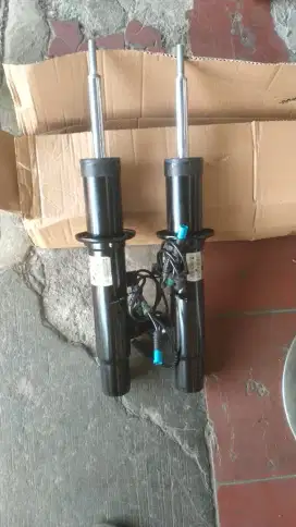 Shock absorber BMW X5 x6 f15 bagian depan pakek kabel sensor