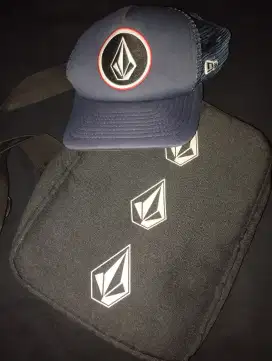 Topi volcom x new era