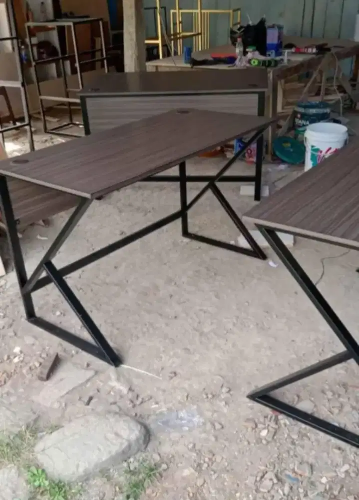 Meja kerja kantor