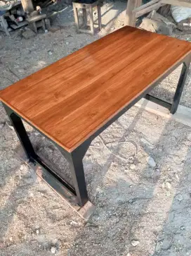 Meja full kayu serbaguna