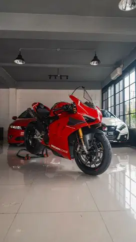 Ducati v4r red 2021