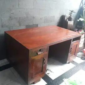 Meja tulis / meja kantor jati tua ukuran besar
