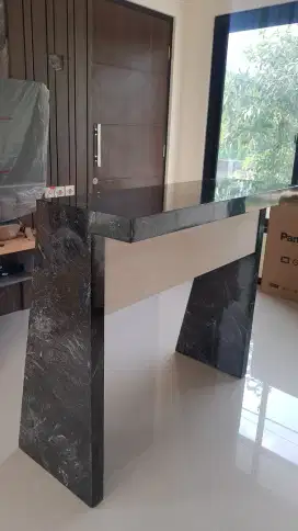 Meja bar minimalis