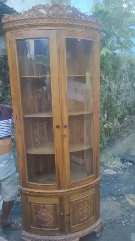 Lemari hias / lemari sudut mahkota kayu jati asli