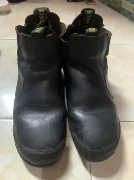 Sepatu Kulit Hitam merk Kings Uk. 42