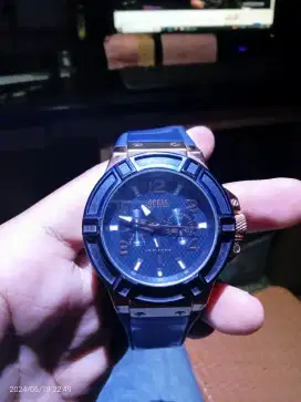 Jam tangan GUESS W0247G3