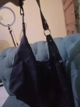 Jual tas selempang cocok untuk jalan2 kondisi mulus
