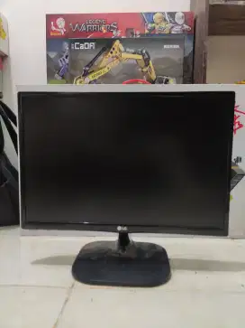 Monitor LG 18 inchi mulus