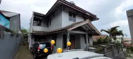Dijual Cepat Rumah Strategis 2 Lantai dekat Pasar Wisata Tawangmangu