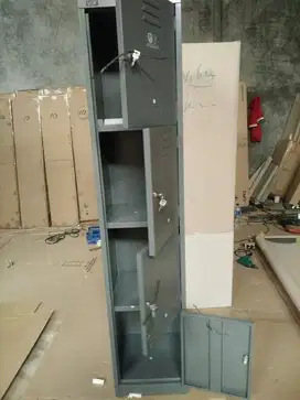 Locker besi 4 pintu Merk VIP Locker sekolah, kantor, gudang, pabrik
