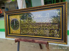 Kaligrafi Ayat Kursi + Jam Uk. 100×50 cm Siap Pasang Dinding