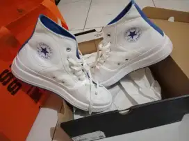 Sepatu Converse Original Baru No. 43 100% dijamin baru BU