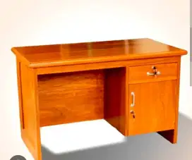 Meja kantor minimalis