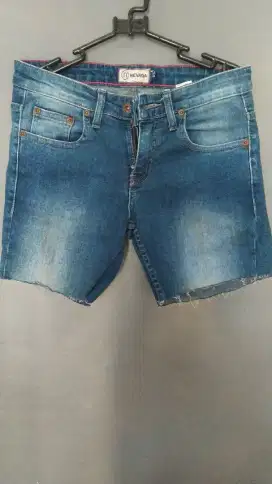 Preloved celana jeans pendek brand NEVADA