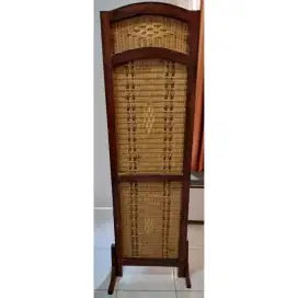Sekat ruangan rotan asli 3 pintu