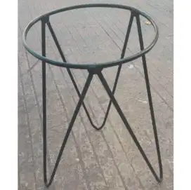 Rak pot besi (standing pot) model V