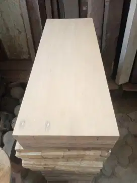 Alas tangga kayu kamper