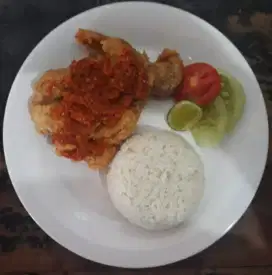 Ayam Goreng Geprek Pakai Nasi