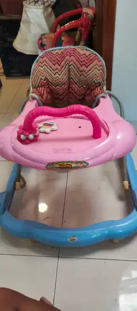 Family Baby Walker alat bantu jalan bayi