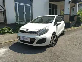 like new - KIA RIO 1.4 BENSIN A/T 2013 PUTIH