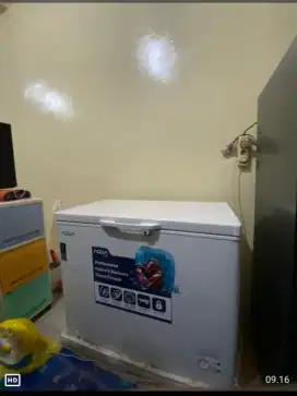 Showcase merk polytron,freezer merk Aqua,pressan gelas merk omicko