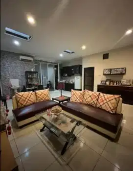 Wisma Permai jalan utama Row 4 mobil