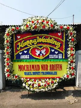 Karangan Bunga Papan Happy Wedding untuk Hari Pernikahan yang Sempurna