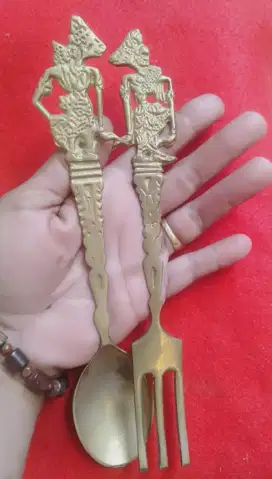 Sepasang sendok wayang Kuningan lawas