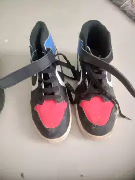 Sepatu anak laki laki