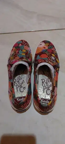 Sepatu Keds wanita