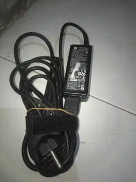 charger laptop hp bawaan