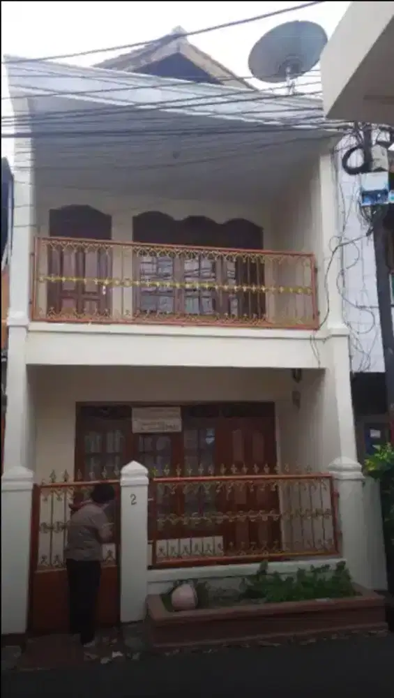 Dijual Rumah Minimalis lokasi strategis jalan 2 mobil Jakarta Selatan