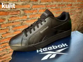 Sepatu reebok hitam polos