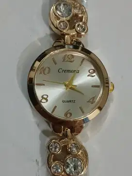 Jam tangan atau arloji wanita merk Cremona