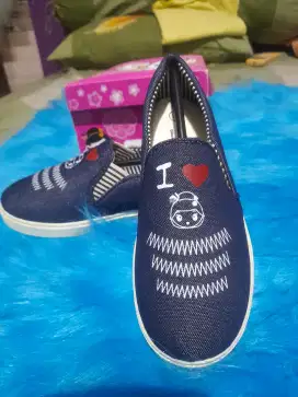 Sepatu santica 31