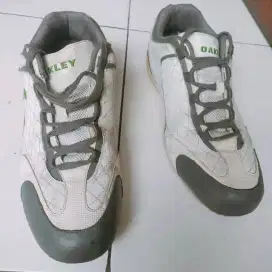 Sepatu Oakley 42 43