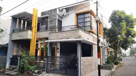 Rumah pusat kota dekat kampus