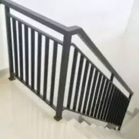 Spesialis gerbang pintu dorong