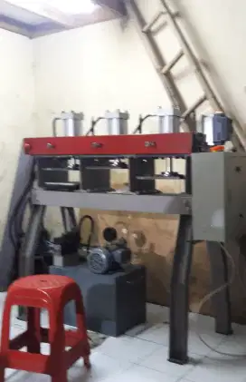 Mesin Pressl otomatis Hydrolik