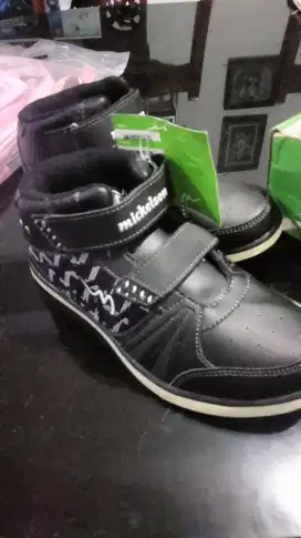 Sepatu Mickelson size 36 (gradasi Hitam-Putih)