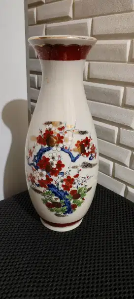 Vase bunga sakura japan