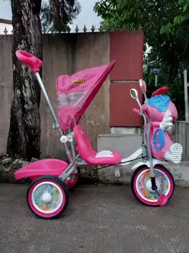 Sepeda anak roda 3.