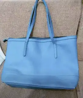 Tas Guess biru muda simpel
