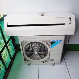 Jual ac daikin 1/2 pk + psang + gransi 2 bln