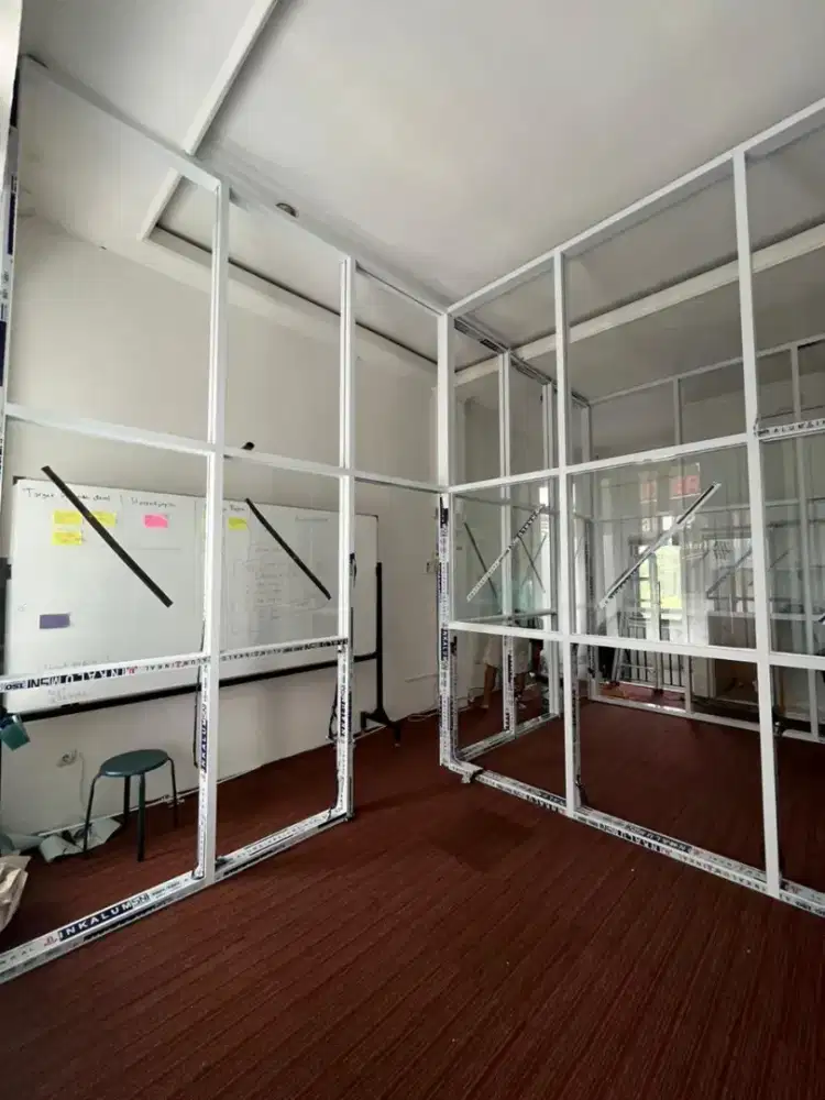 Kusen aluminium dan kaca