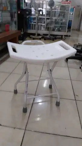 Kursi mandi lipat